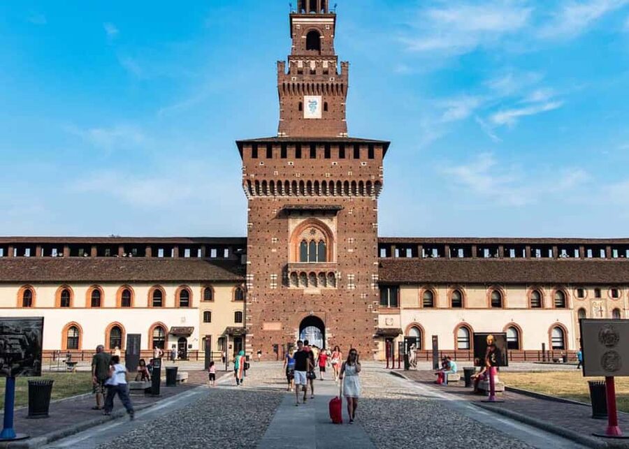 Guided Tour: Discover Sforza Castle and Michelangelo's Art - Meeting the guide beneath the Torre Filarete