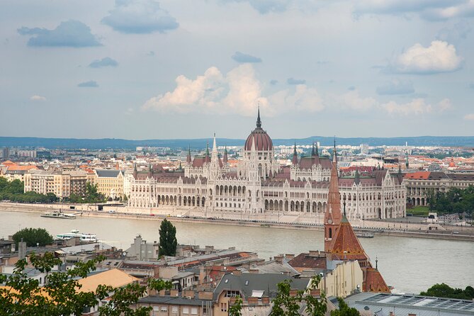 Guided Tour in Budapest Castle District - Matthias Church and the extra 4 EUR decision