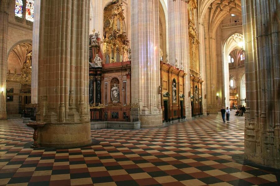 Guided tour of Segovia in Spanish: Cathedral and Alcázar - What $29 buys you