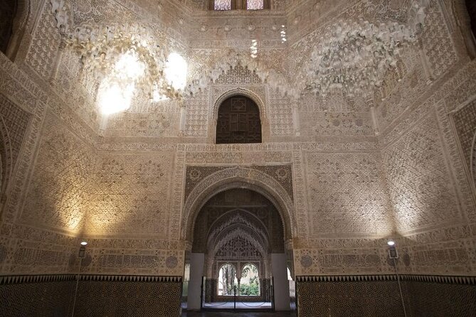Guided Walking Tour of the Alhambra in Granada - Is the walking manageable?