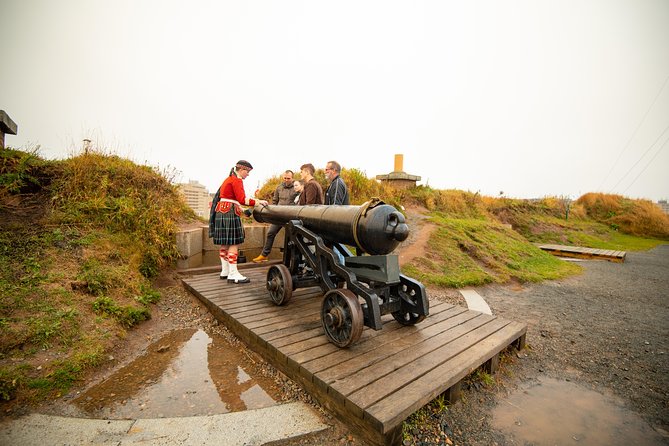 Halifax Premium Tour: Peggy's Cove, Citadel & Titanic Cemetery - Guides, vehicles, and the small-group advantage