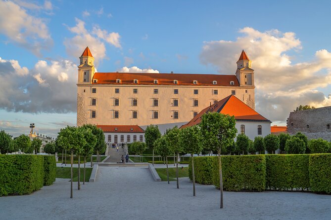 Highlights of Bratislava's Old Town with Castle - Židovská and the missing Neolog synagogue