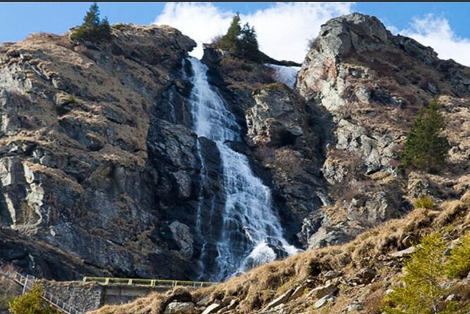 Hike to Poenari Fortress, Vidraru Dam, Argeș Monastery - Private - The ten-hour day and who should book it