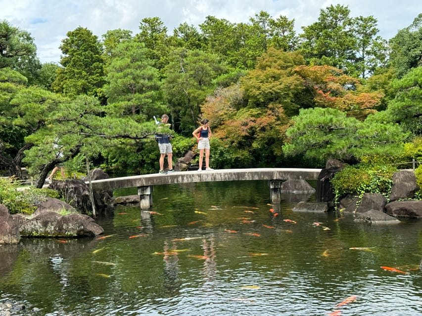 Himeji: Himeji Castle & Kokoen Garden 3.5-Hour Guided Tour - Inside the six-story castle tower