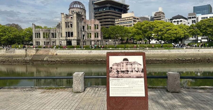 Hiroshima; Hiroshima Peace Memorial Museum and Castle Tour - A serious beginning at the Peace Memorial Museum