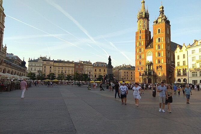 Historic Krakow : Old Town & Wawel Castle Walking tour - Guides, pace, and the small details that affect your morning