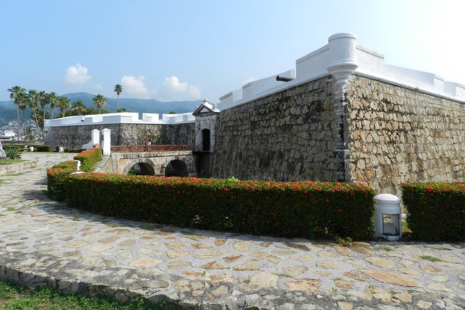 Historical Immersion 6Hrs San Diego Fort Museum Divers Lunch - A history tour with Acapulco’s biggest spectacle