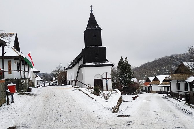 HOLLÓKŐ UNESCO World Heritage site + Eger Castle Private guided tour - What the private vehicle changes