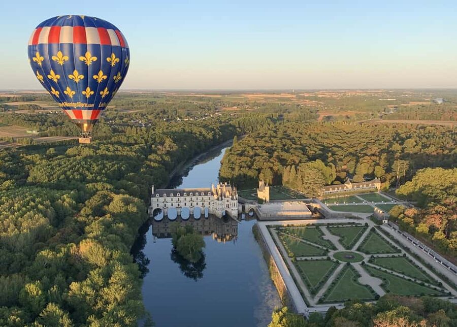 Hot Air Balloon Flight above the Castle of Chenonceau - Meeting at Saint-Georges-sur-Cher