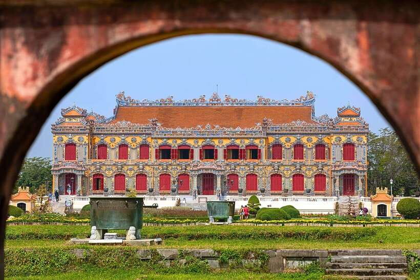 Hue: Hue Walking Tour to Imperial Citadel with Tour Guide - Starting at the Flag Tower and Ngo Mon Gate