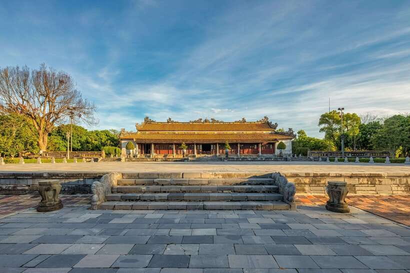 Hue: Hue Walking Tour to Imperial Citadel with Tour Guide - Kien Trung Palace and the changing Nguyen style