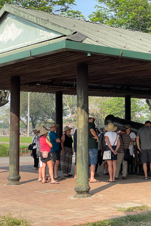 Hue Imperial City Walking Tour: Citadel & Forbidden City - Thai Hoa Palace and the ceremony of power