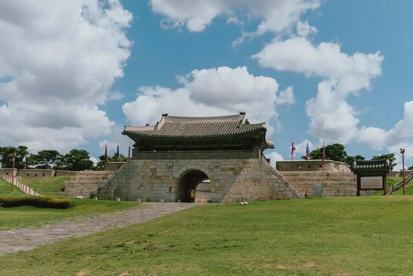Hwaseong Fortress+Gwangmyeong Cave+Starfield Library Tour - Starting from Myeongdong or Hongik University Station