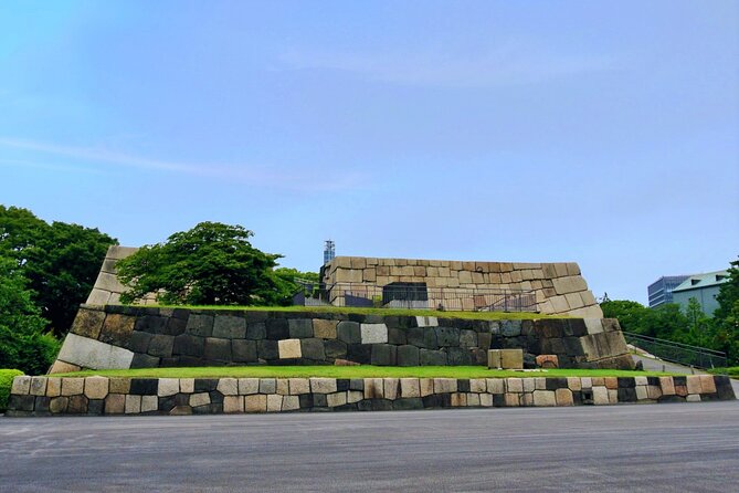 Imperial Palace East Garden and Edo Castle Walking Tour in Tokyo - What the gardens look like in different seasons