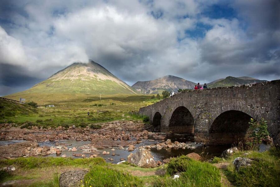 Inverness: Isle of Skye, Fairy Pools, & Castles Day Trip - Key points before you book