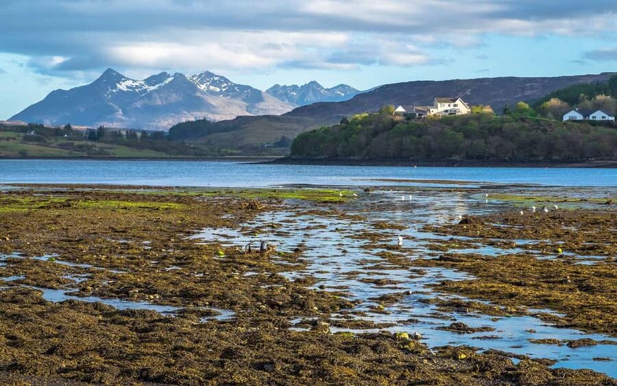 Inverness: Isle of Skye, Fairy Pools, & Castles Day Trip - Urquhart Castle and Loch Ness