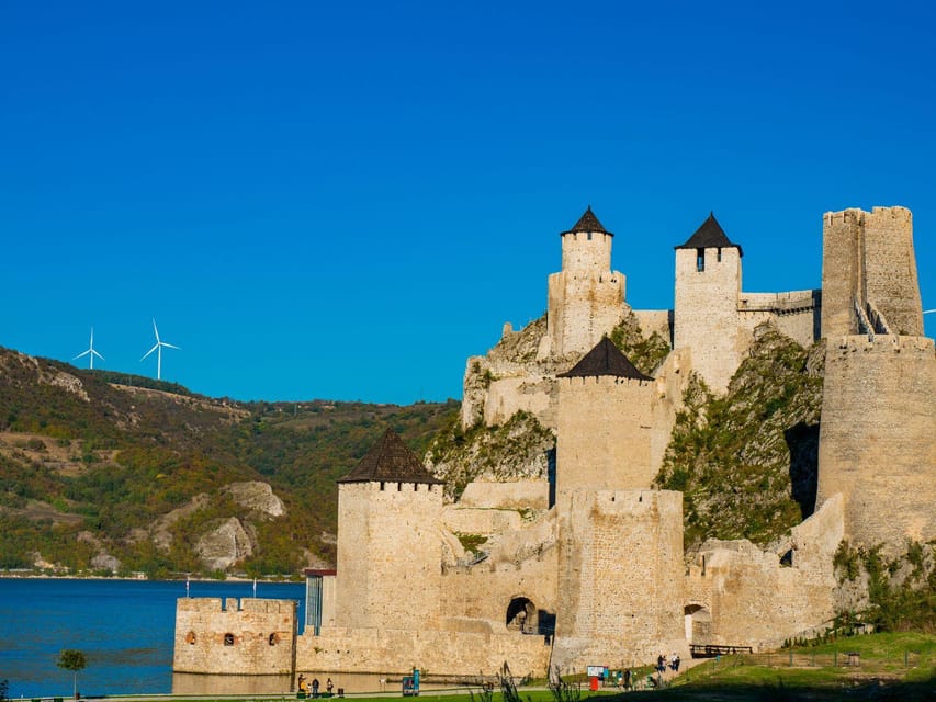 Iron Gate: Golubac fortress, Lepenski vir, boat cruise 1.5h - The 75-minute transfer to Đerdap National Park