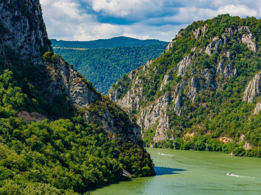 Iron Gate: Golubac fortress, Lepenski vir, boat cruise 1.5h - Golubac Fortress and its ten watchtowers
