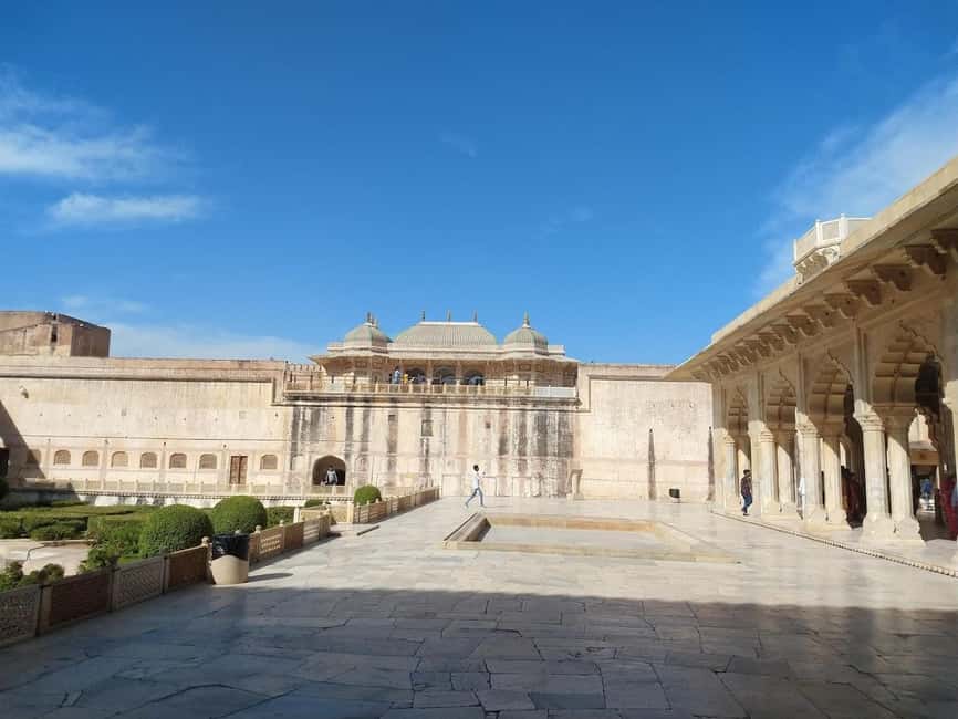 Jaipur: Amber Fort Guided Tour and Entry Ticket - Fort defenses, water channels, and hill views