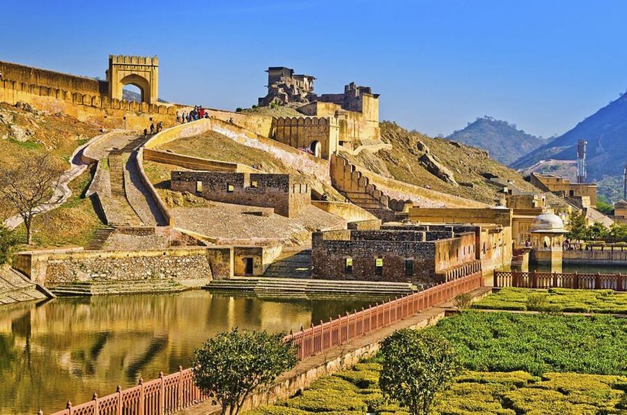 Jaipur: Amber Fort, Jal Mahal and Hawa Mahal Private Tour - What the private car adds
