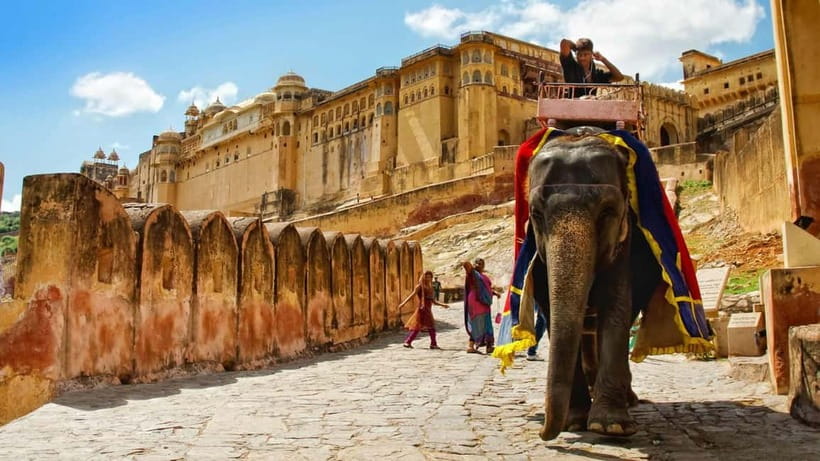 Jaipur: Amber Fort, Stepwell & Jal Mahal with Pickup - Why Amber Fort deserves the largest share of your morning
