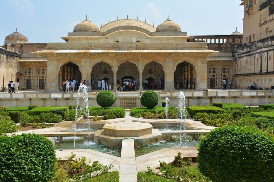 Jaipur: Amber Fort, Stepwell & Jal Mahal with Pickup - Who will get the most from this Jaipur tour