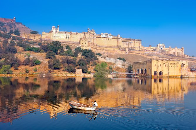 Jaipur Amer Fort, Jal Mahal & Stepwell Private Half-Day Tour - Hawa Mahal and Jagat Shiromani Temple