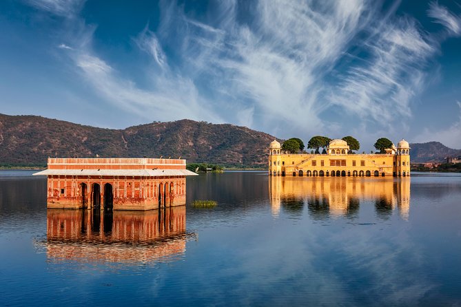 Jaipur Amer Fort, Jal Mahal & Stepwell Private Half-Day Tour - Entering Amer Fort through Rajput gateways