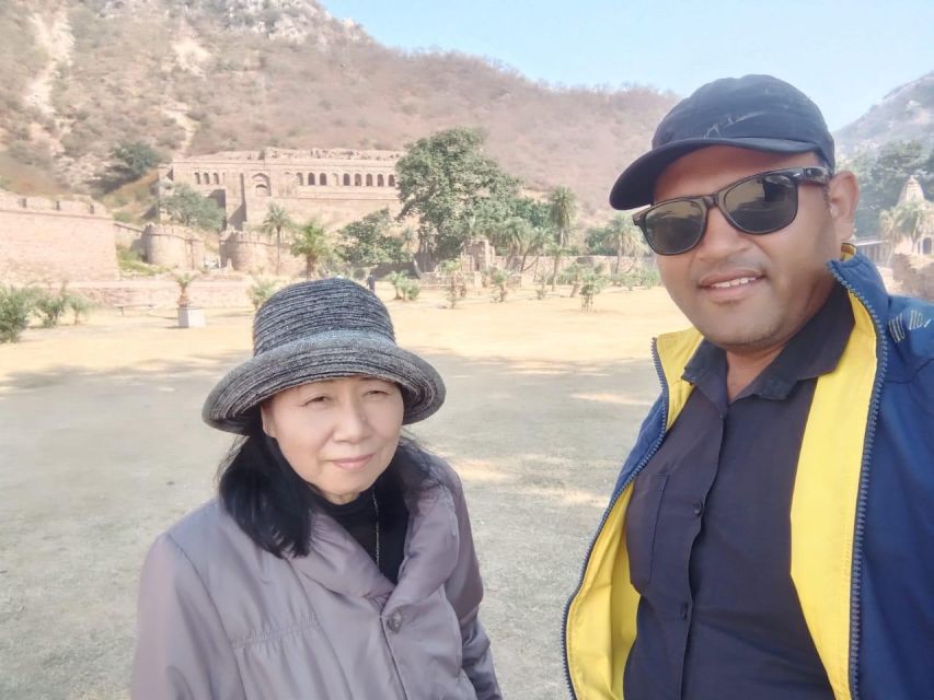 Jaipur: Chand Baori & Bhangarh Fort tour - All Inclusive - Jaipur to Abhaneri: a long road to a remarkable well
