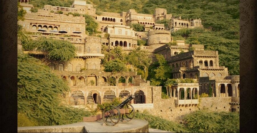 Jaipur: Chand Baori & Bhangarh Fort tour - All Inclusive - Who should book this day trip?