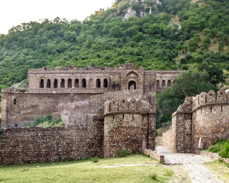 Jaipur: Haunted Bhangarh Fort and Abhaneri Stepwell Day Trip - Is one hour enough at Bhangarh?