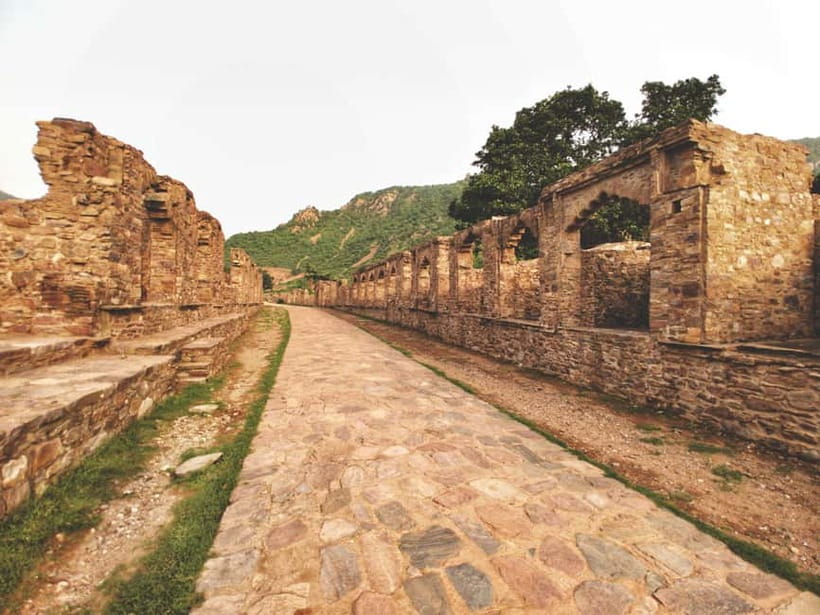 Jaipur: Haunted Bhangarh Fort and Abhaneri Stepwell Day Trip - Chand Baori’s 3,500-step geometry