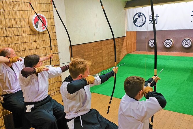 Japanesel Archery Experience HIROSHIMA CASTLE SHARAKU - The instructors and language support