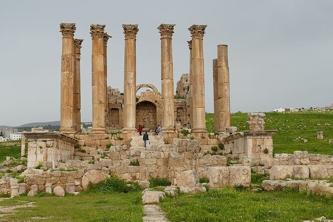 Jerash and Ajloun Castle Full day Tour - Walking the Colonnaded Street