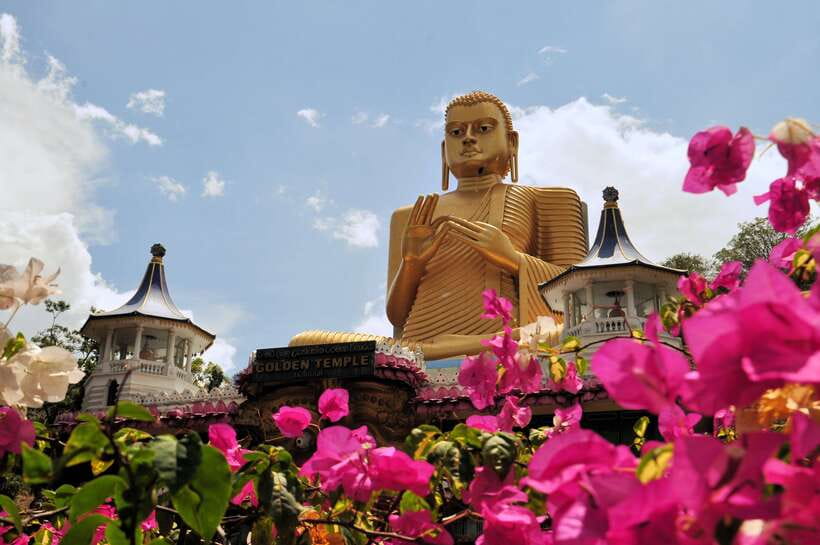 Kandy: Sigiriya Fortress & Cave Temple Full Day Private Tour - Dambulla’s caves and Golden Temple