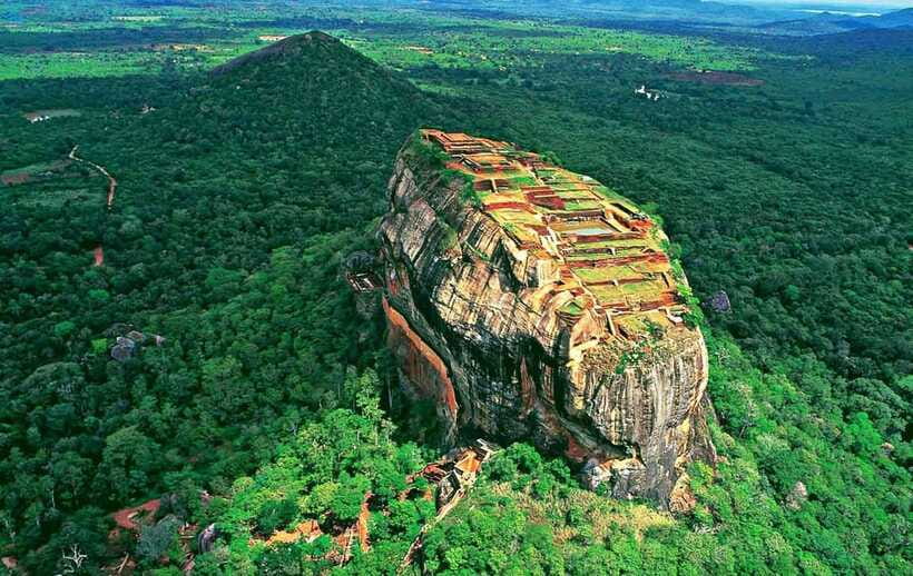 Kandy: Sigiriya Fortress & Cave Temple Full Day Private Tour - The Matale spice garden stop