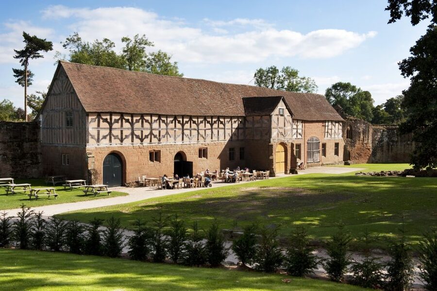Kenilworth Castle and Elizabethan Garden Entry Ticket - Food, picnics, and the Stables Tearoom