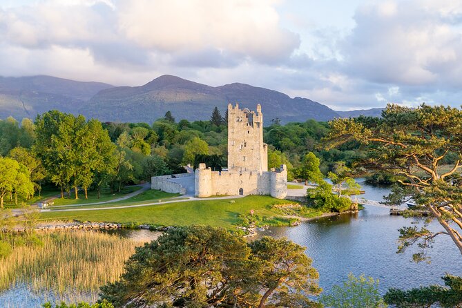 Killarney Jaunting Car Tour- Park to Castle - Key points at a glance