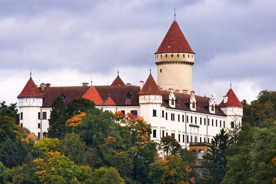 Konopiště: Chateau Tour from Prague - The drive from Prague and the four-hour schedule