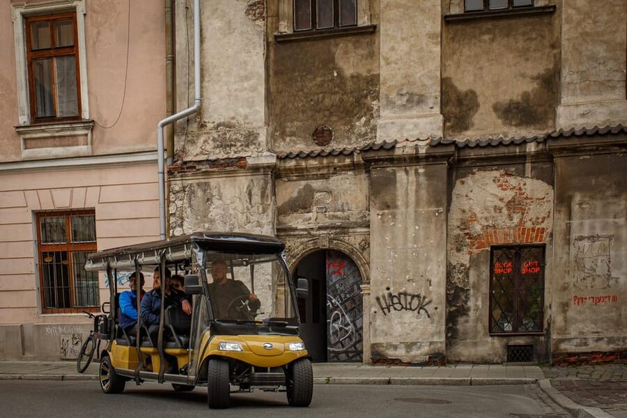 Krakow: Old Town and Wawel Castle Guided Golf Cart Tour - Sławkowska Street and the Czartoryski Museum