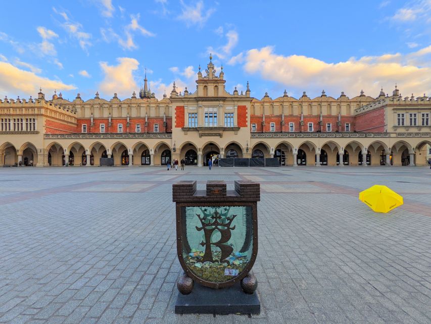 Kraków: Old Town & Wawel Castle Walking Tour in English - How the guides shape the experience