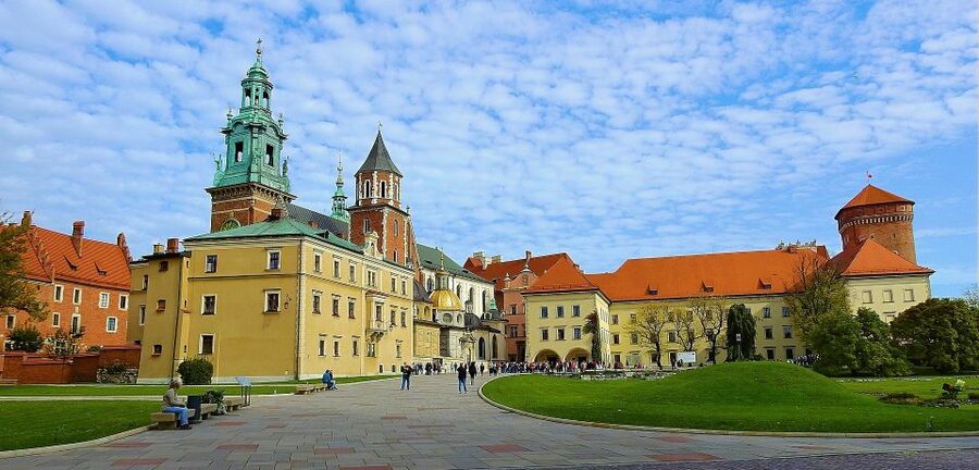 Krakow: Skip-the-Line Wawel Castle & Old Town Guided Tour - Key points to know before booking