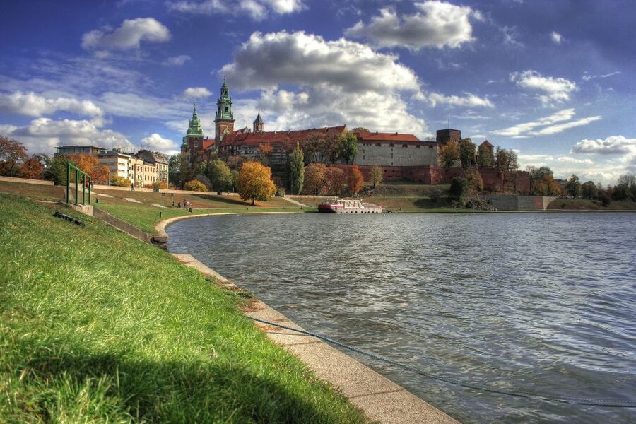 Krakow: Skip-the-Line Wawel Castle & Old Town Guided Tour - Inside the State Rooms and the world of Polish kings