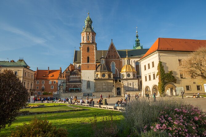 Krakow: Wawel Castle & Cathedral Guided Tour - Inside the royal chambers