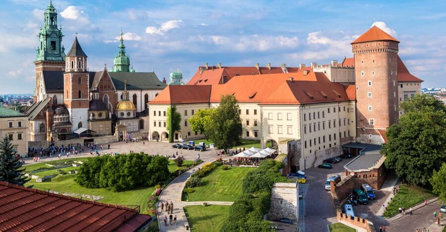 Krakow: Wawel Castle, Cathedral, Rynek Underground & Lunch - Renaissance rooms and royal treasures