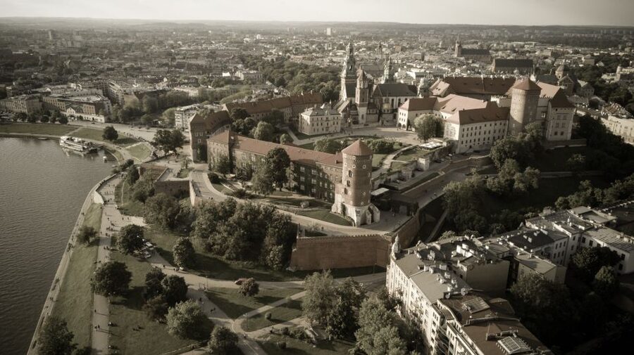 Krakow: Wawel Castle Guided Tour - Inside one royal exhibition