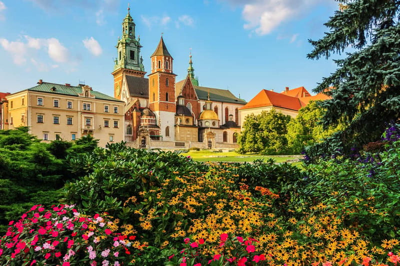 Krakow: Wawel Hill Audioguide Tour - Starting at Bracka 15 and walking toward Wawel