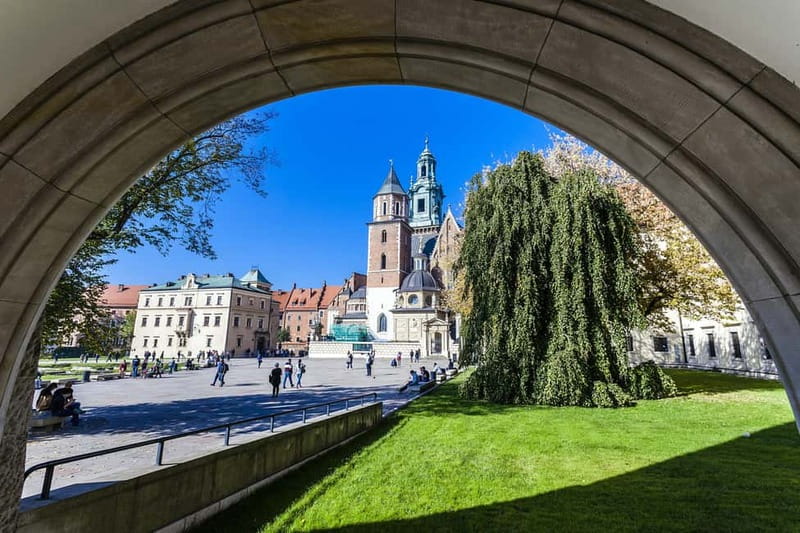 Krakow: Wawel Hill Audioguide Tour - Ending at Dragon’s Den