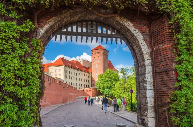 Krakow: Wawel Hill Audioguide Tour - Wawel Hill, the former royal center
