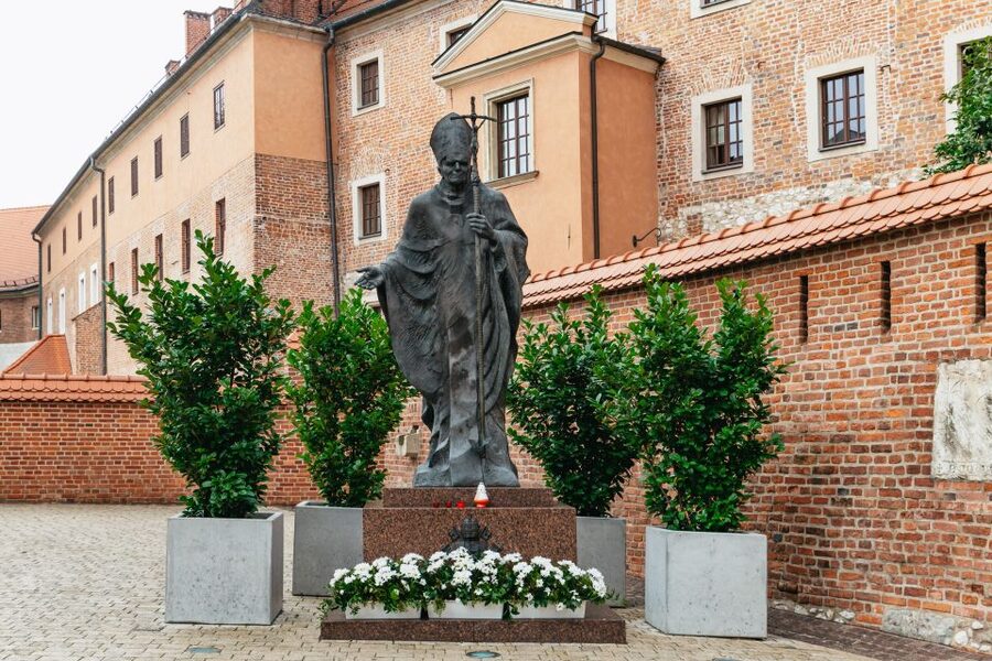 Krakow: Wawel Royal Hill with Optional Castle and Cathedral - Sandomierska Tower and the route to the dragon